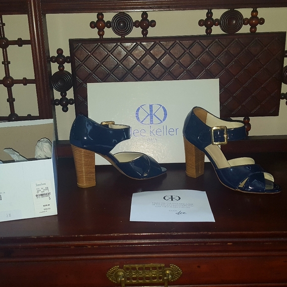 Dee Keller patent navy pumps - Picture 8 of 13